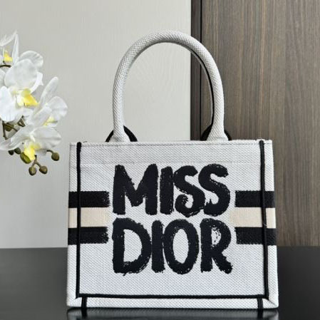 chr1st1an D10r shopping bags